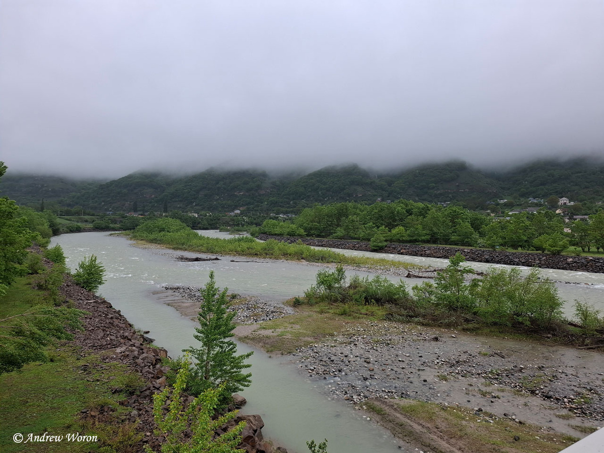 Река Кубань в черте Карачаевска