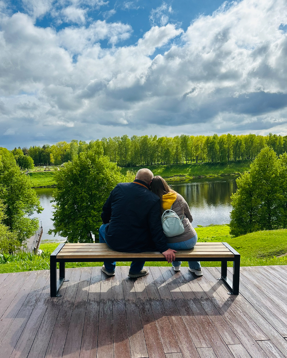 Листайте тут галерея. Смотровая площадка с видом на Западную Двины перед Софийским собором