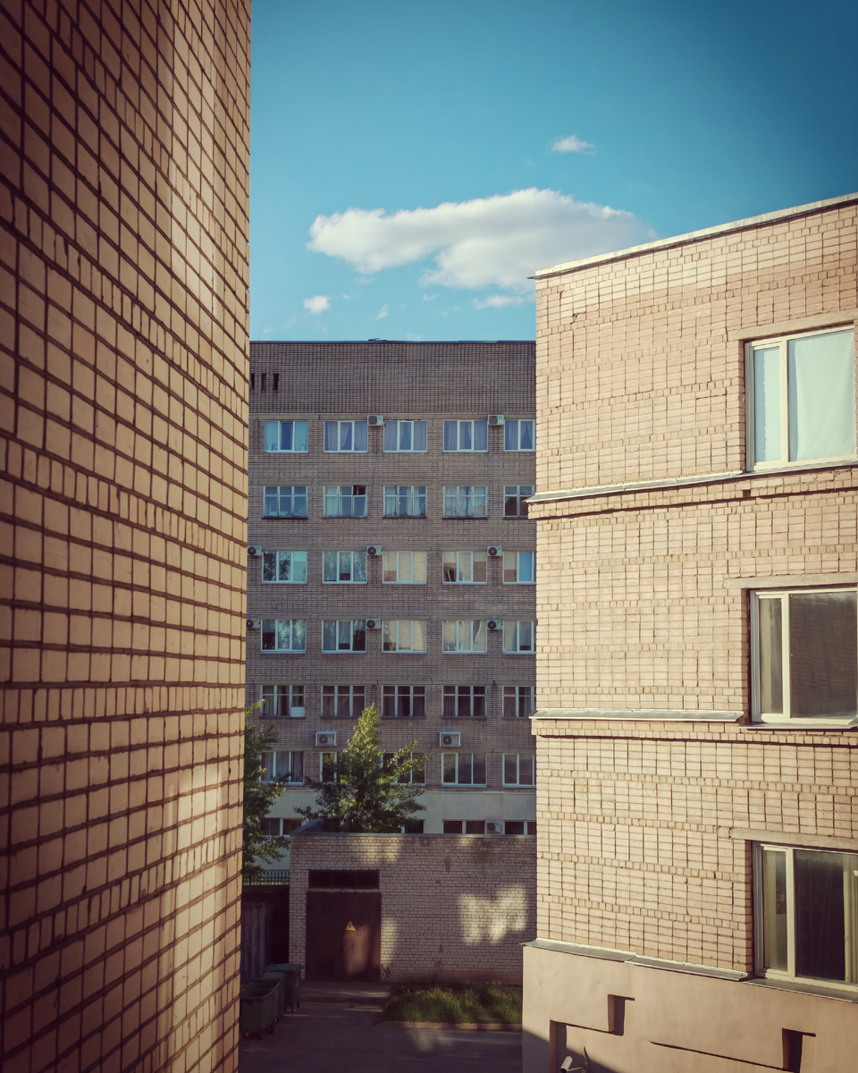 А из нашего окна видны другие корпуса