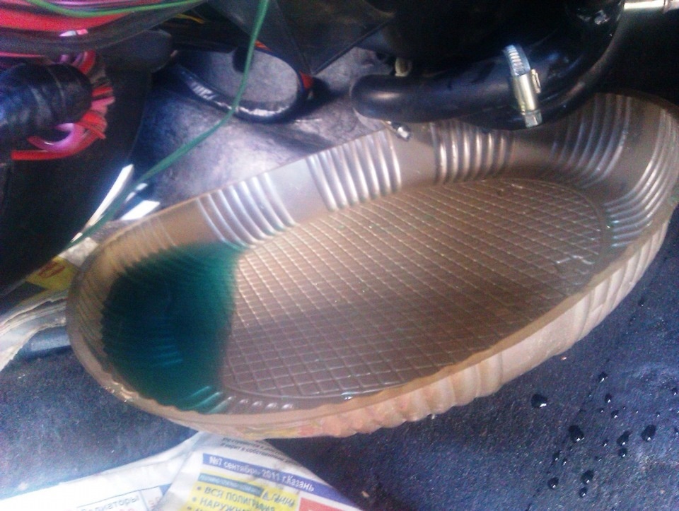 •  Слив охлаждающей жидкости (несколько раз, из-за неподходящей емкости).