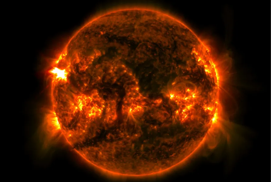 Мощная солнечная вспышка вырвалась с поверхности Солнца 3 января. 