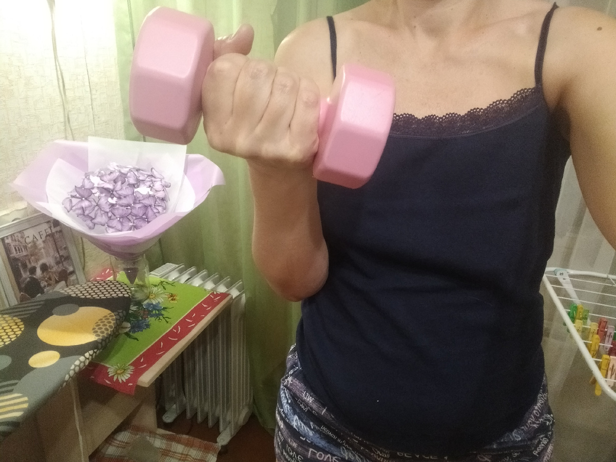 Упражнения с гантелями