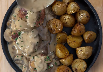 🥩 Медальоны в сливочно-грибном соусе: уютный ужин с ресторанной подачей