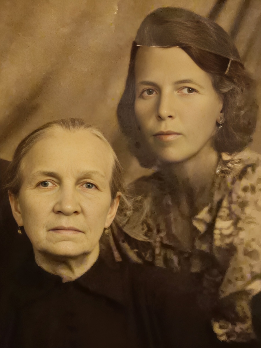 Прабабушка и бабушка, 1952 год.