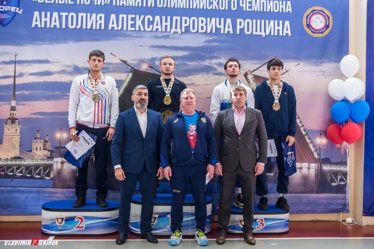   Победитель первенства Европы Евгений Байдусов (на высшей ступени пьедестала) на внутреннем уровне остаётся непобедимым