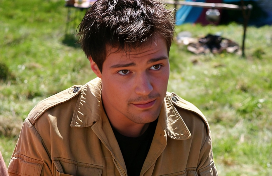 на фото Данила Козловский в фильме "Мы из будущего"