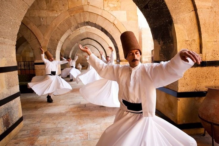 Кружащиеся дервиши. Фото из открытого доступа