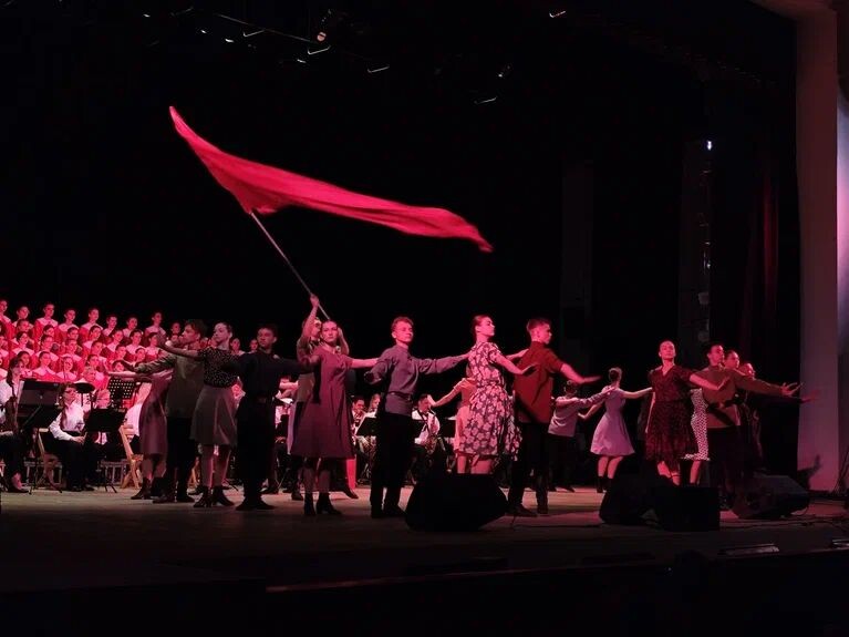    В Луганске почтили память героев-молодогвардейцев, исполнив кантату «Краснодон» / Источник: @luganmedia