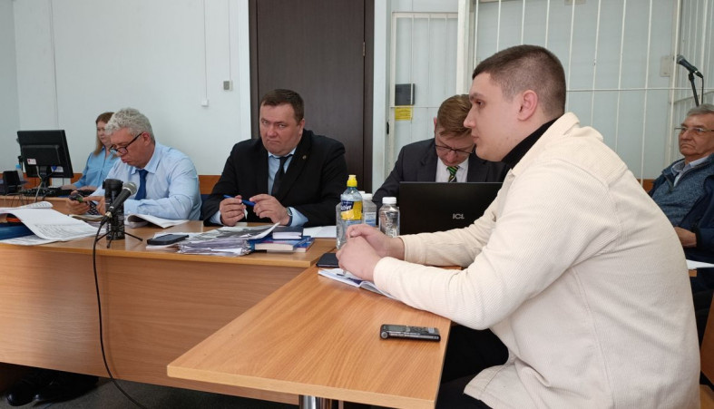  Подсудимый Руслан Гусейнов и адвокаты