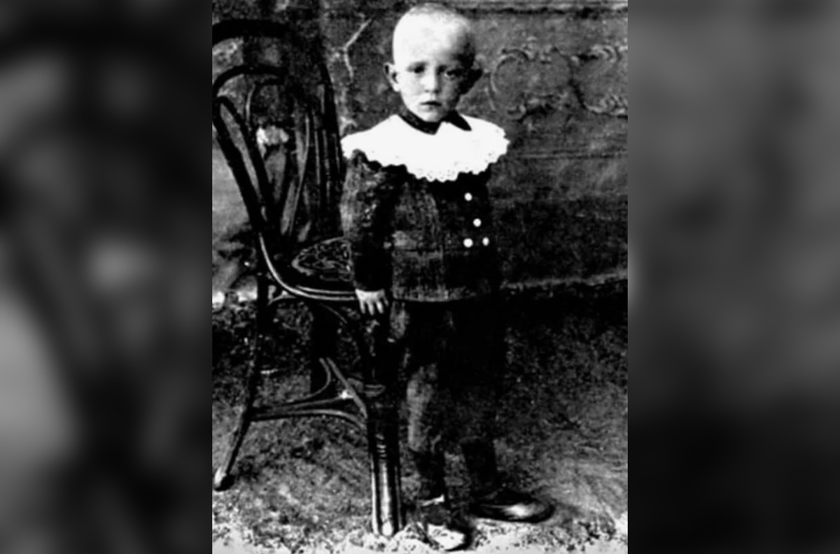 Михаил Шолохов в детстве. Изображение из открытых источников в интернете.