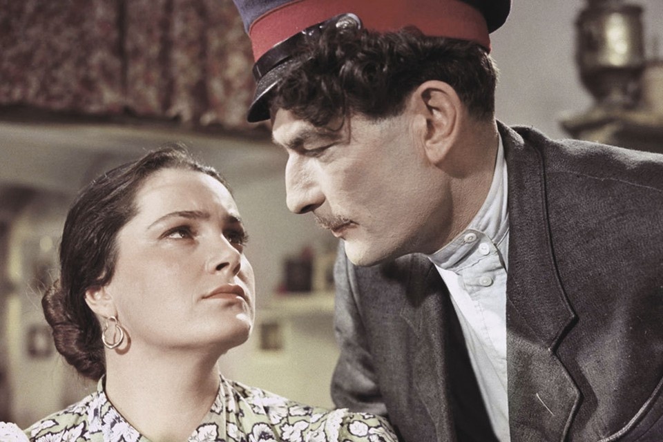    В фильме Сергея Герасимова «Тихий Дон» (1958) роль Аксиньи исполнила Элина Быстрицкая, роль Григория Мелехова - Петр Глебов. Фото: Кадр из фильма