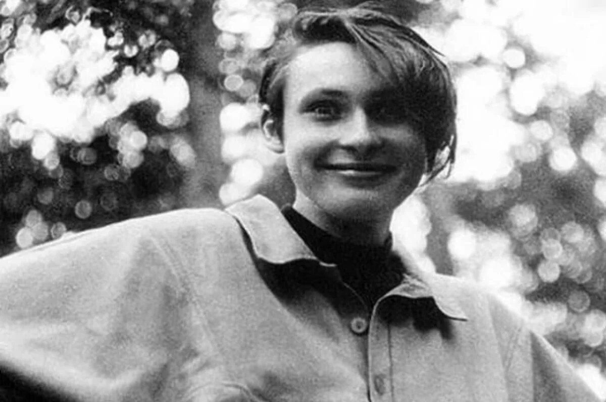    Опубликованы старые школьные фото знаменитостей из Новосибирска