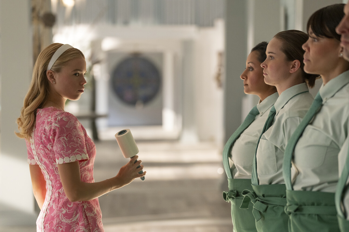 «Сирены»: классовый триллер в розовом, или как Netflix снова выдал мыльную оду беспомощности