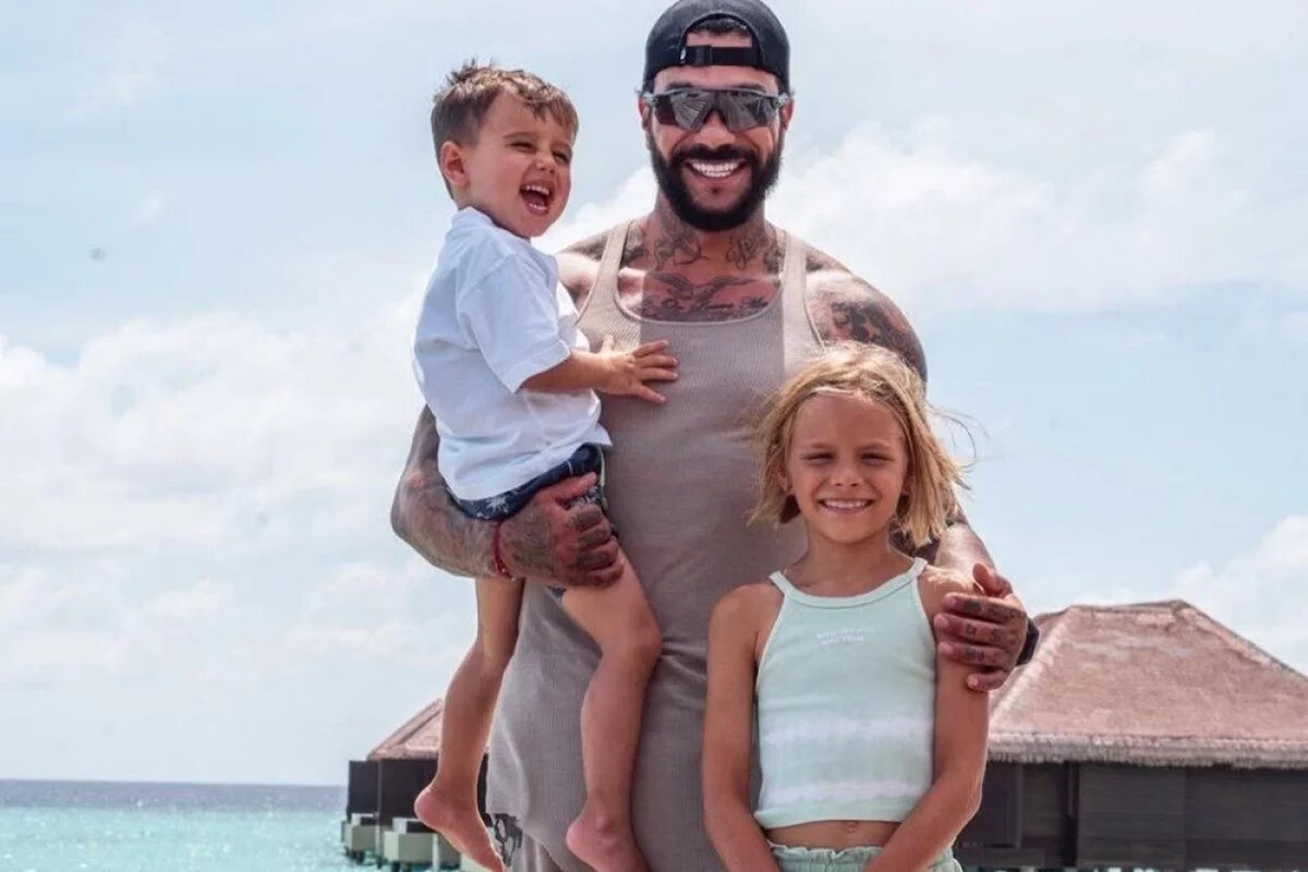    Тимати с детьми Ратмиром и Алисой.