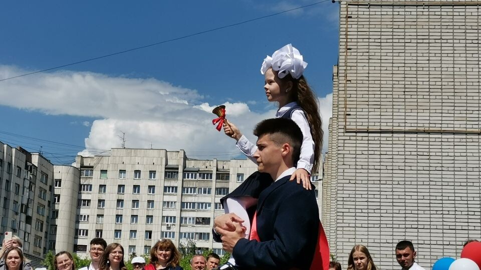    Последний звонок. Источник: "Толк"