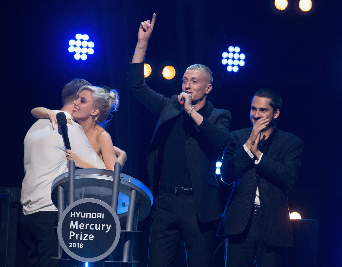 Невероятно успешные… Wolf Alice получают премию Mercury в 2018 году. Фото: Джо Хейл/Redferns