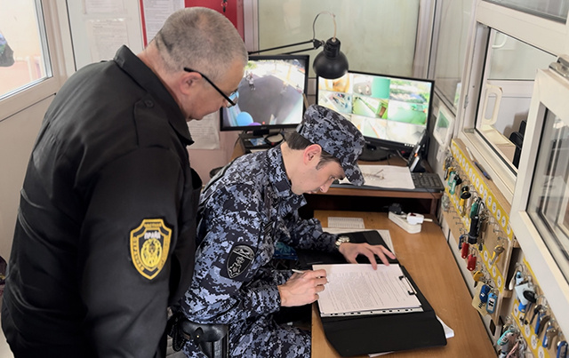 Тверские росгвардейцы проверили школы перед «Последним звонком»