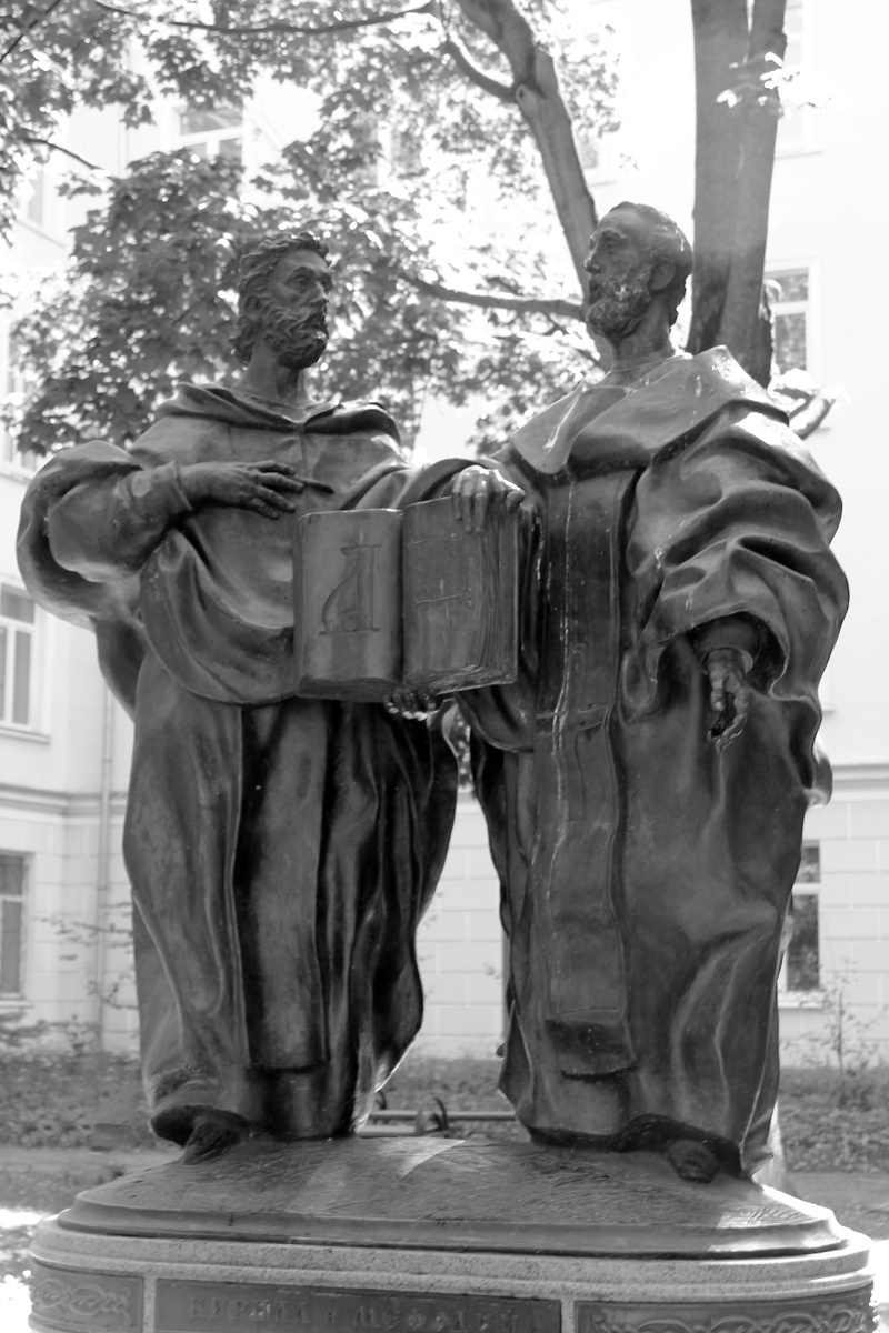 памятник Кириллу и Мефодию в Твери