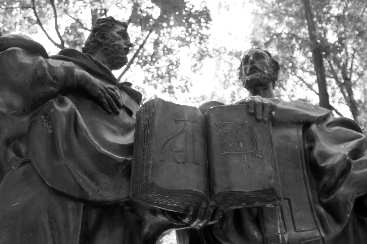 памятник Кириллу и Мефодию в Твери