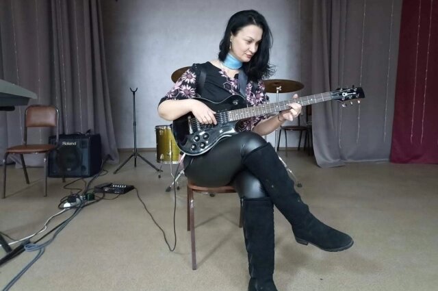    Ольга всегда была душой компании. И сегодня в её окружении много друзей... и много увлечений. Фото: Из личного архива/ Ольга Коновалова