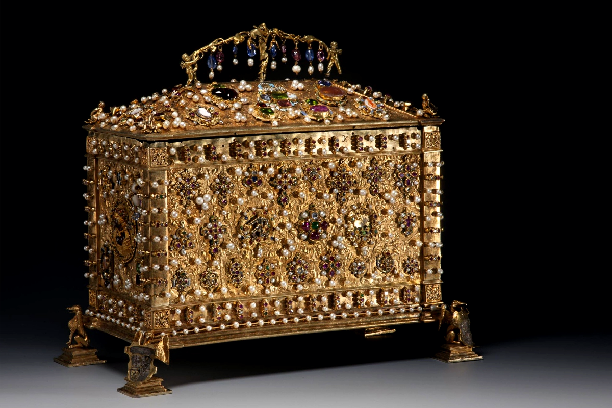 Ларец Ядвиги Ягеллонки, Германия, Нюрнберг, 1533 г. Мастер Якоб Баур и мастер Петер Флётнер, серебро, алмазы, рубины, сапфиры, изумруды, жемчуг, полудрагоценные камни. Резьба, чеканка, полировка, 42×24×26,2 см. Фото © Эрмитаж, Санкт-Петербург