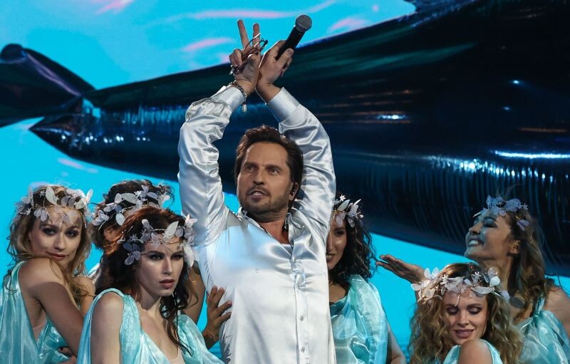    В 2024-м у Александра Реввы всё нормально, всё по-старому - гарцует по сцене... ФОТО: Shatokhina Natalia/ Global Look Press