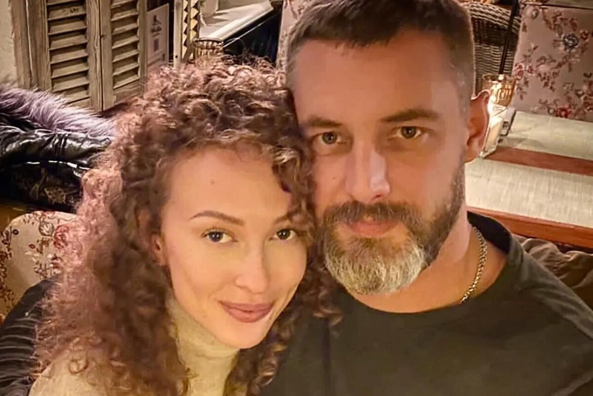    Антон Батырев с женой Анной Савельевой Социальные сети