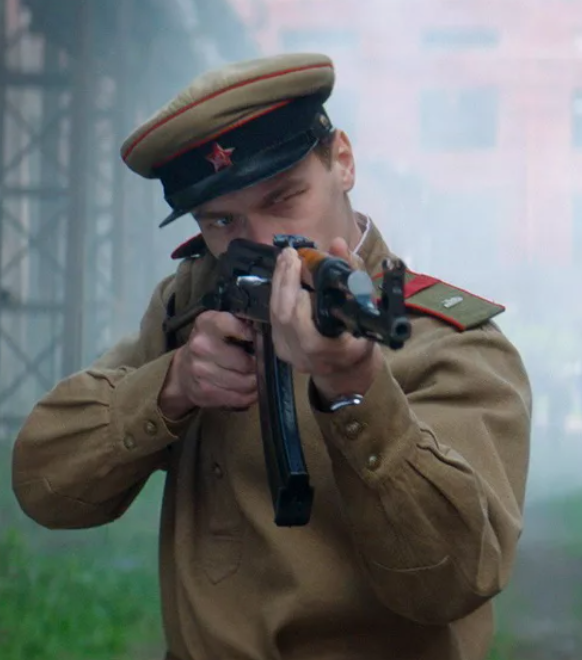Кадр из фильма "Калашников"
