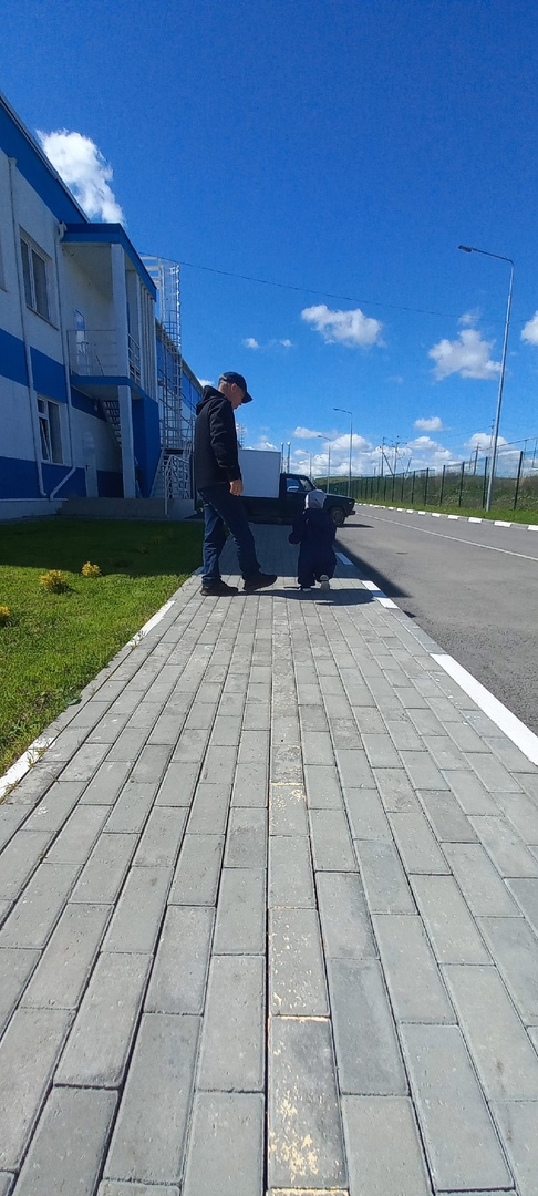 Папа выгуливает Женю