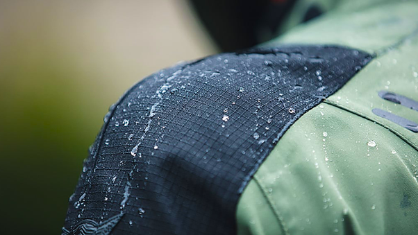 Мембраны на мотокуртке.