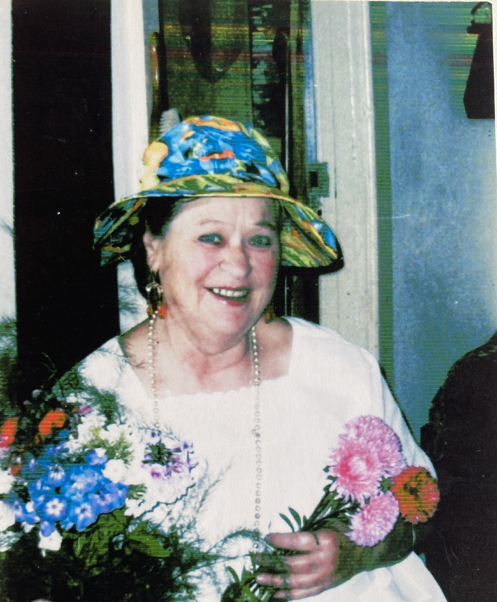 Лидия Степановна Раецкая - организатор, вдохновитель и бессменный руководитель коллектива в течение 23 лет.