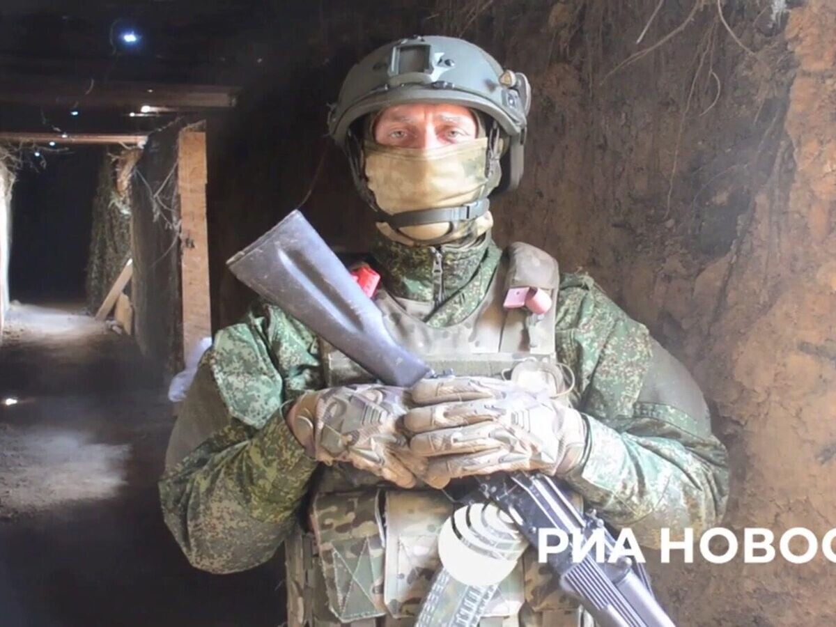    Российский боец об оставлении рядом подразделений ВСУ позиций в районе села Малые Щербаки© РИА Новости