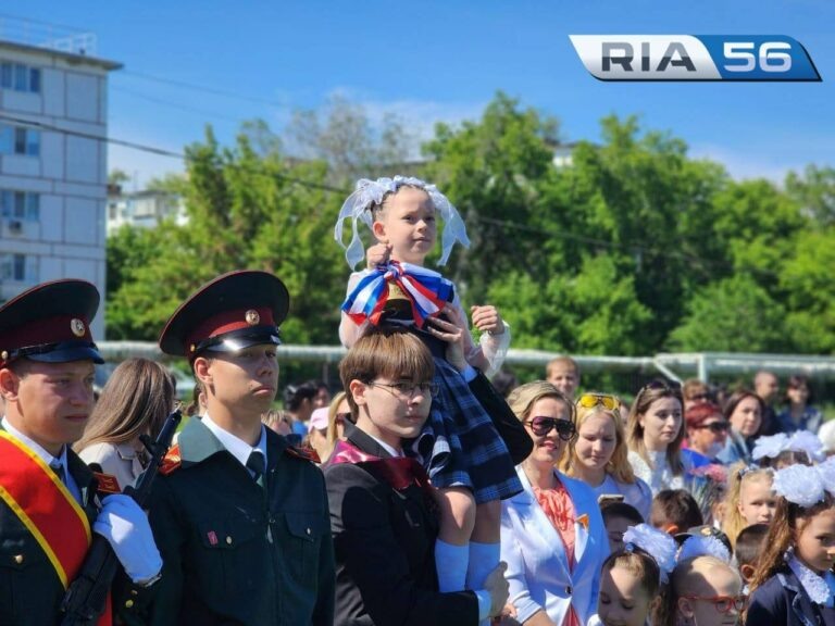    Прощай, школа. Для выпускников Оренбурга 24 мая прозвенел последний звонок Андрей Севостьянов