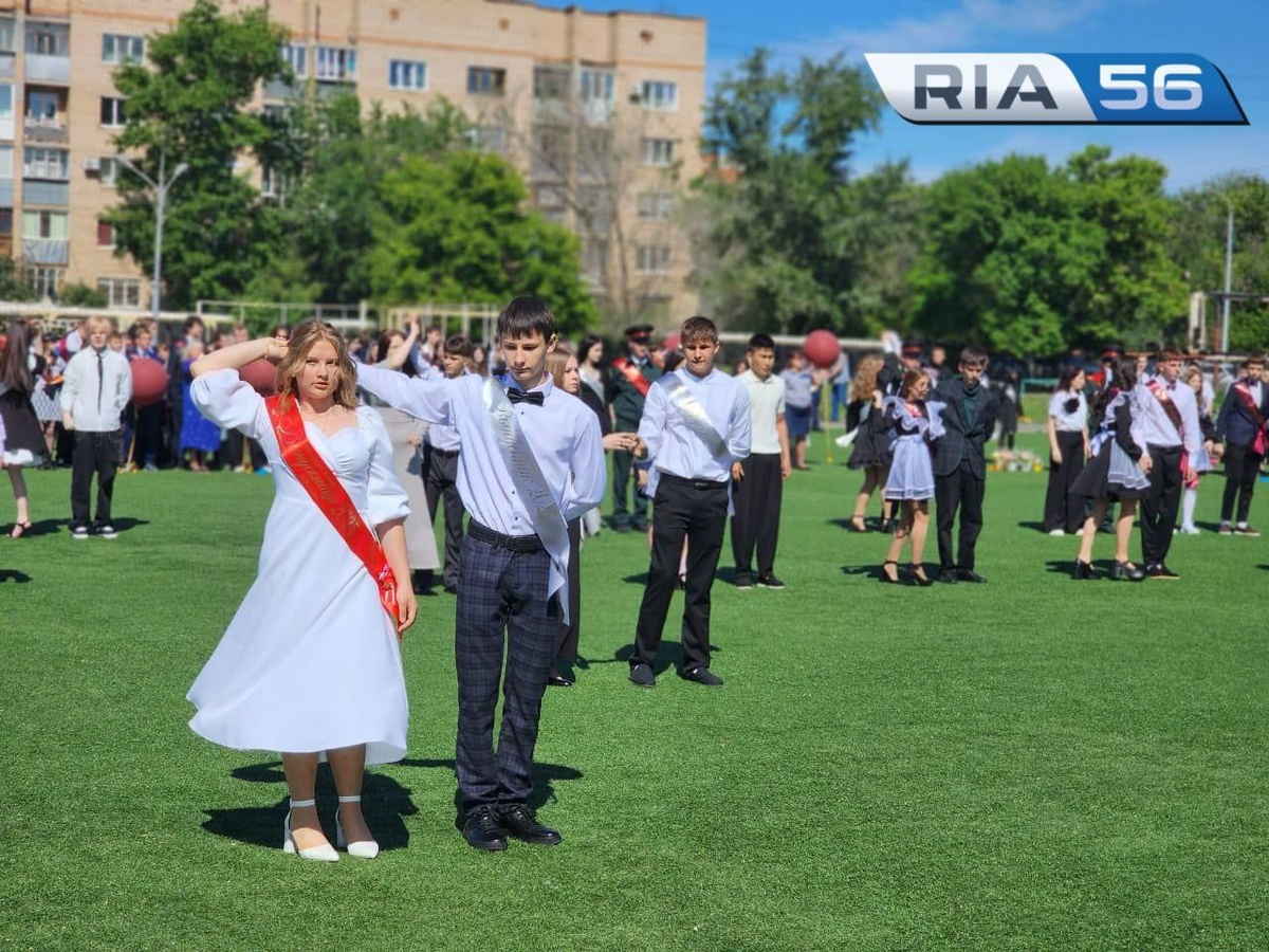  📷    Прощай, школа. Для выпускников Оренбурга 24 мая прозвенел последний звонок Андрей Севостьянов