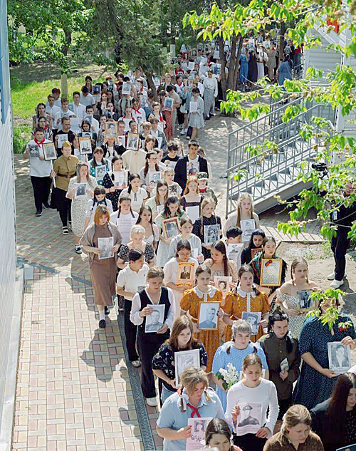    Бессмертный полк. / ФОТО Медиа-службы форума «Молодая волна. Герои первых» Администратор
