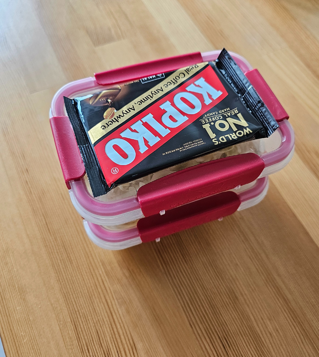 Контейнеры с едой обязательно с собой