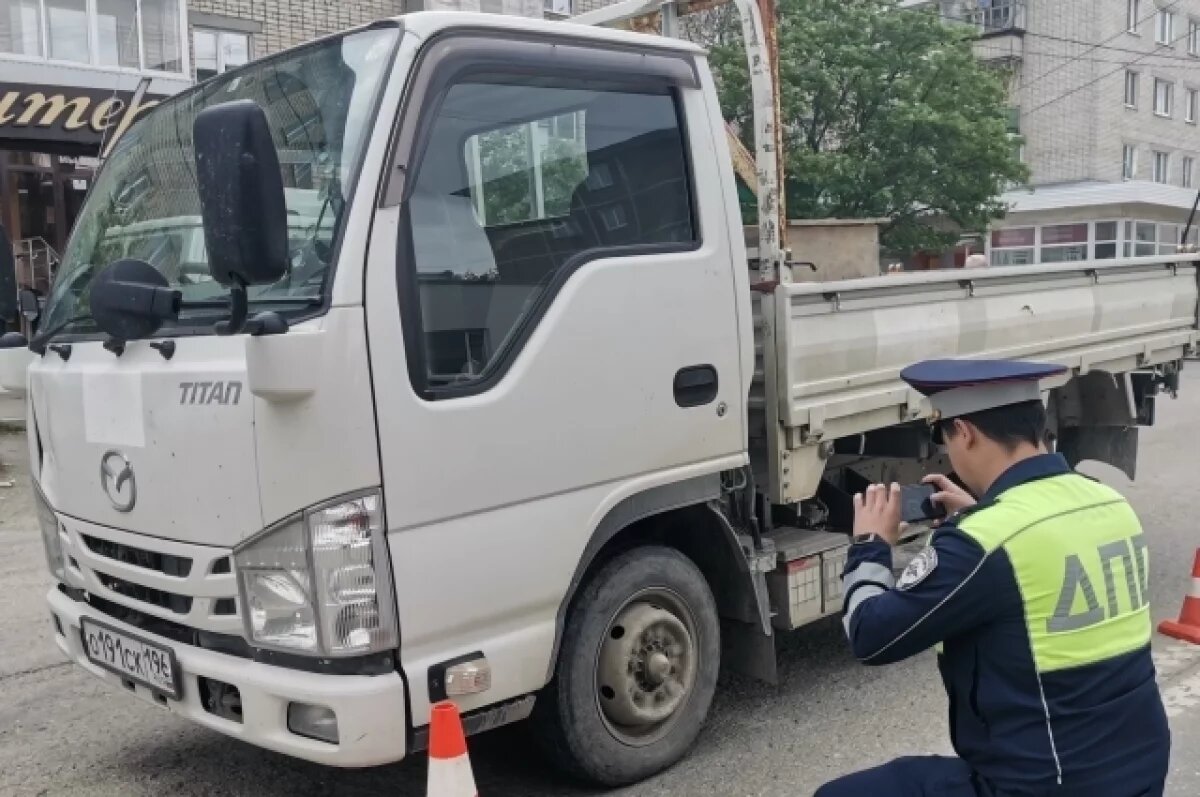    Сбитая на Урале грузовиком девочка возвращалась из поликлиники