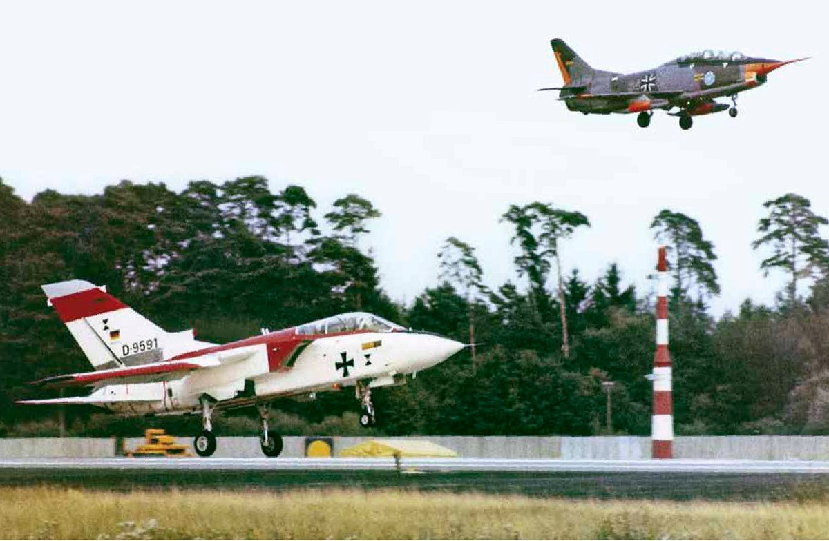 памятная веха: ранним вечером 14 августа 1974 года прототип P01 совершает посадку на аэродром в Манхинге после своего первого полета. Снимок Airbus Heritag