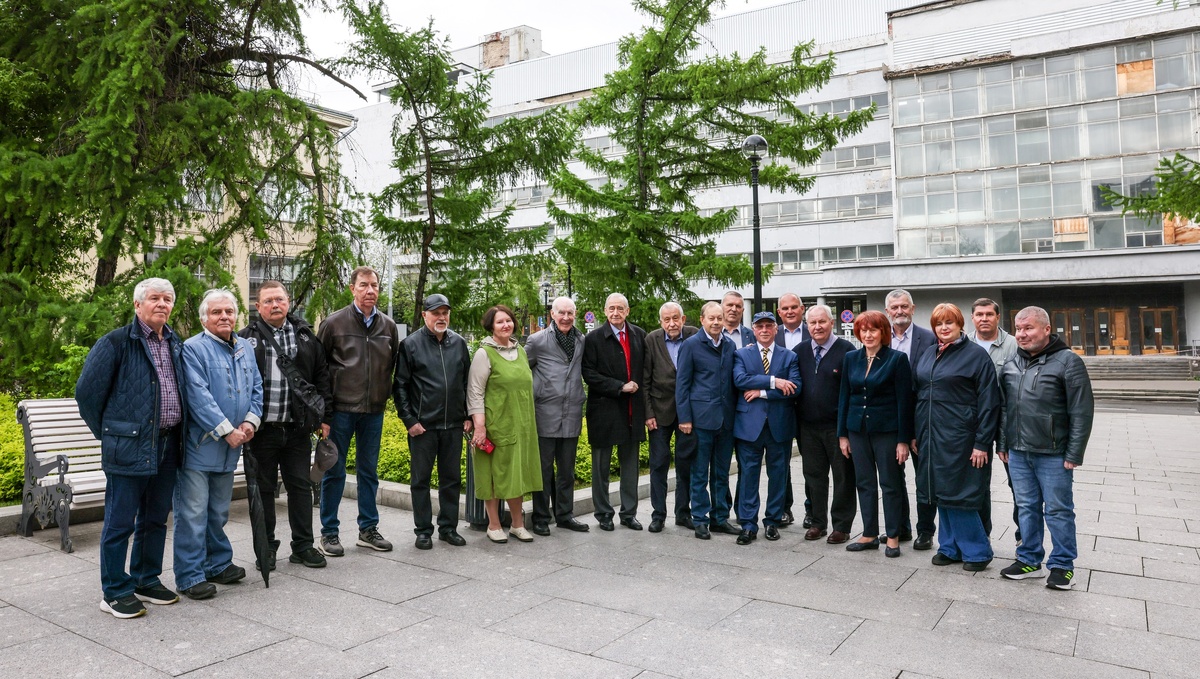 Комсоправдинская диаспора "Российской газеты" встречает юбилей "Комсомолки" по старому адресу - улица Правды, 24. Фото: Олеся Курпяева/РГ