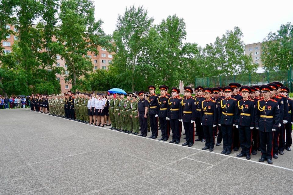    Последний звонок в кадетской школе в Барнауле. Источник: t.me/dumabrn