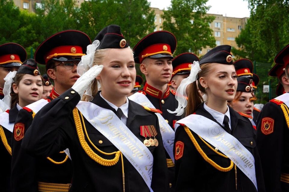   Последний звонок в кадетской школе в Барнауле. Источник: t.me/dumabrn