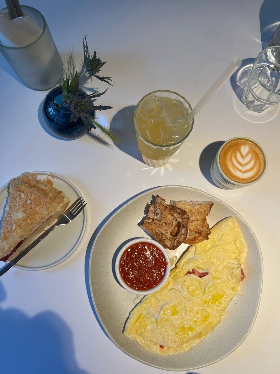 Лучший завтрак в городе Астрахань по отзывам в интернете. Кафе "Сойка". Личный фотоархив автора.