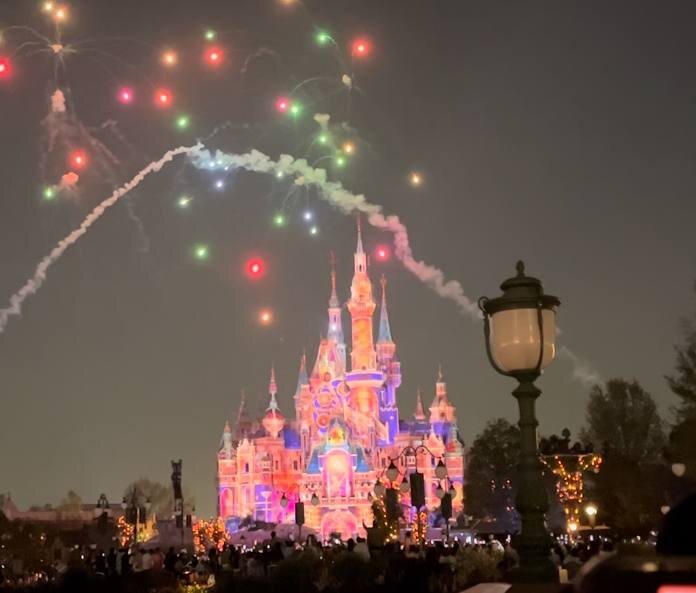 Вечернее представление - сказка, в которую невозможно не поверить даже если Вас сложно удивить.