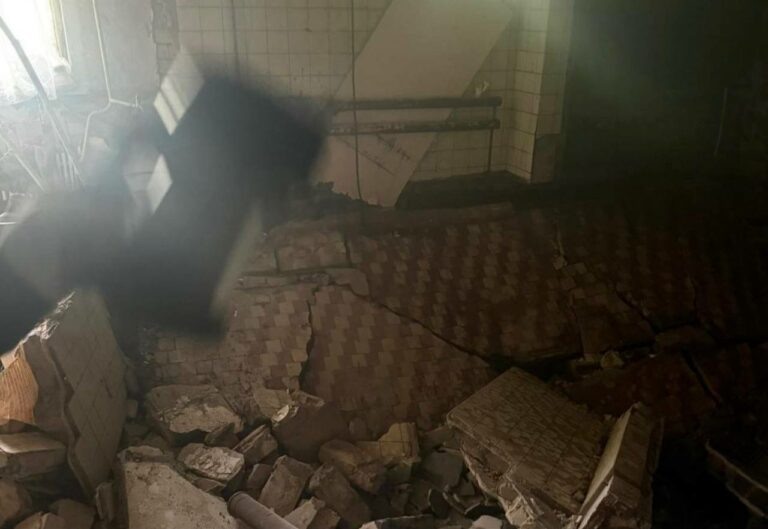    В общежитии Орска обрушилась смежная с душевой комнатой стена Андрей Севостьянов