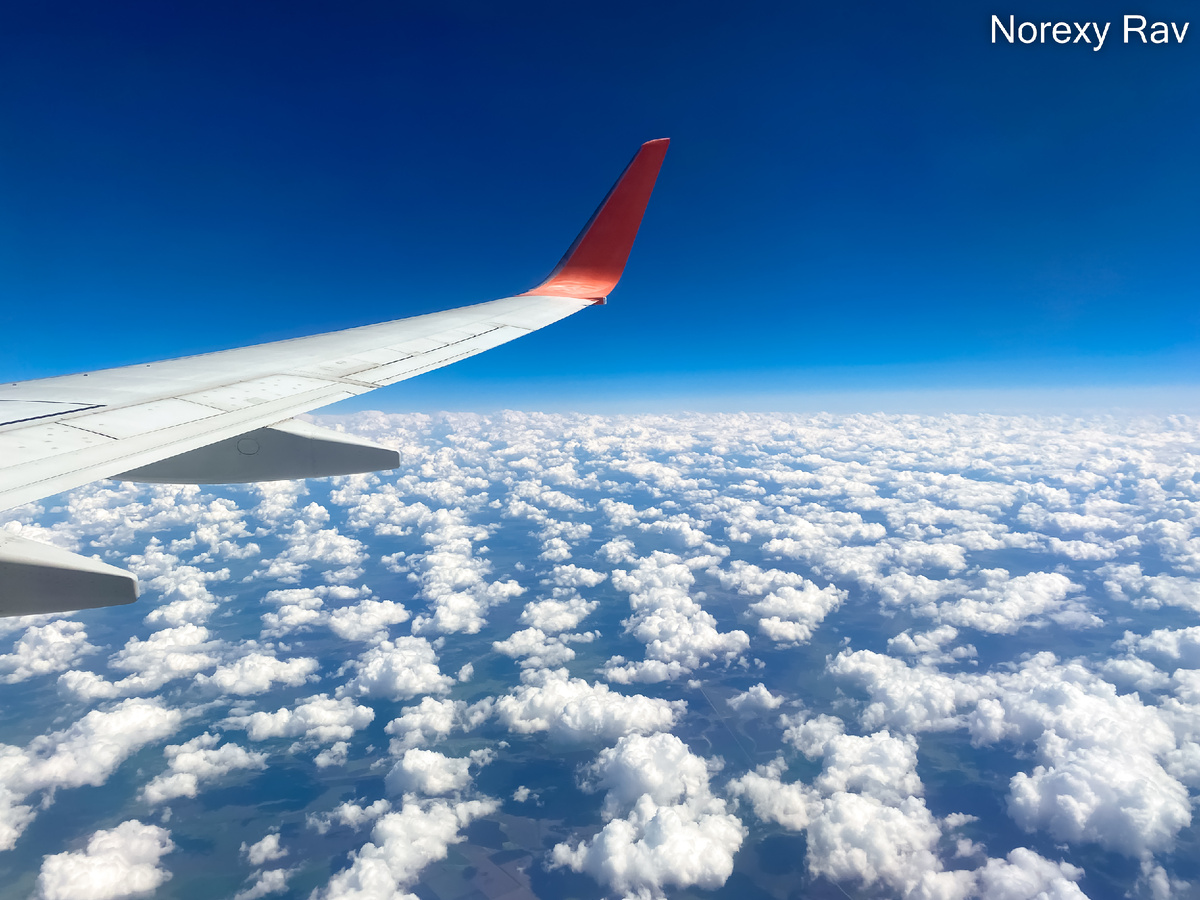 Пролетая над облаками