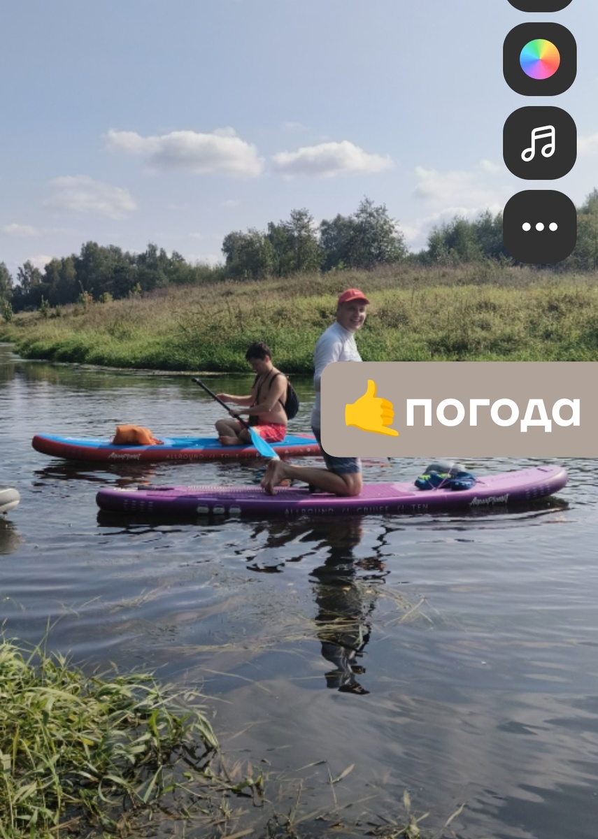 Дикие заросли осоки и камыши на всем маршруте.