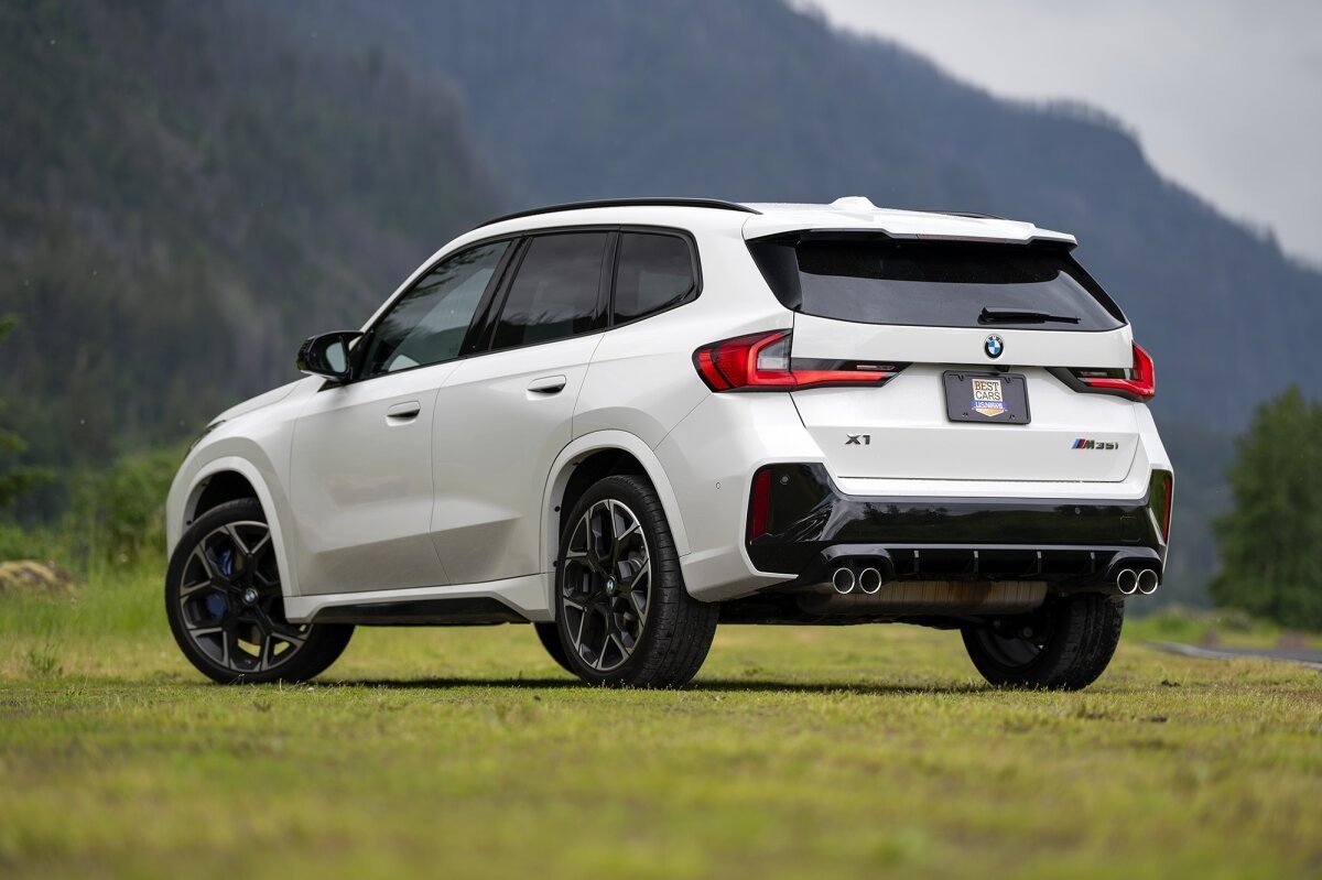 Оформленеи кормы BMW X1 