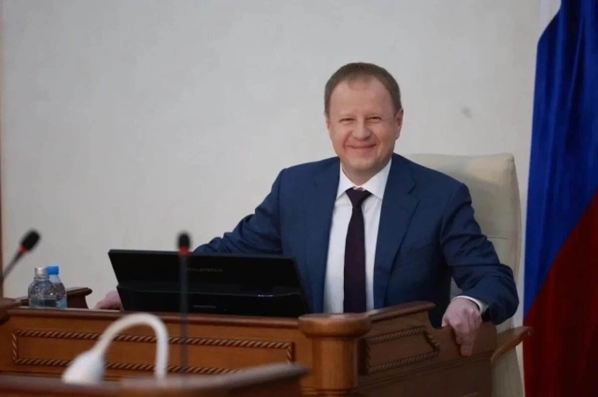    Губернатор Алтайского края посетил последний звонок в одной из школ