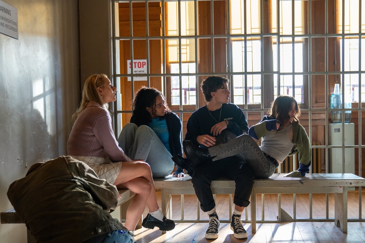 Молодёжь так и ложится под орудия))