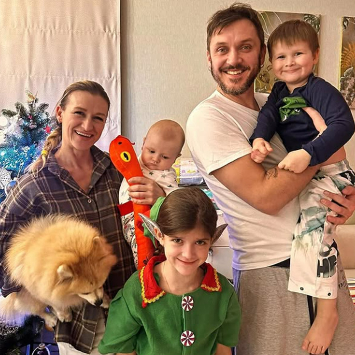 Максим Траньков и Татьяна Волосожар с дочкой Анжеликой и сыновьями Теодором и Лео. Фото: соцсети Максима Транькова